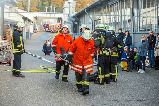 Um die Einsatzfähigkeit im Ernstfall nicht zu gefährden, verzichten die Feuerwehren derzeit auf Übungen wie hier im vergangenen November in Kippenheim.Foto: Decoux-Kone Foto: Lahrer Zeitung
