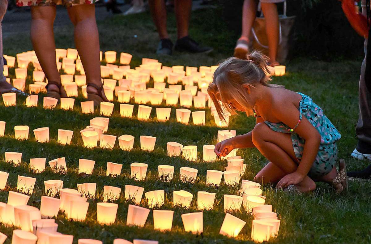13 000 Becherlichter werden am Samstag den Stadtpark erleuchten. Foto: Stadtkapelle