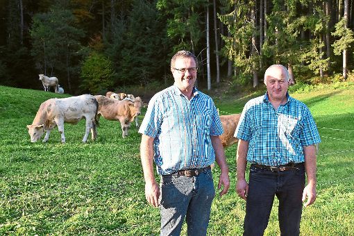 Immer mehr junge Menschen kaufen  regionale Produkte, sagen die EZG-Vorstände Eugen Göppert und Alfred Kopf (rechts). Viele Kunden wollen wissen, woher ihr Fleisch kommt, wer der Landwirt ist und  sogar welches Rind geschlachtet wird.   Foto: Stangenberg