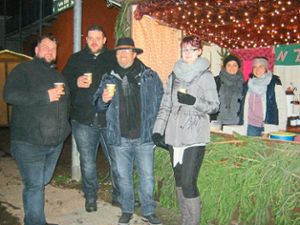 Bei Adventszauber und Lichterglanz genossen viele Besucher das weihnachtliche   Ambiente auf der autofreien Straße.  Foto: Meier