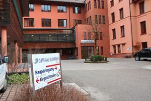 Mehrere Mitarbeiter und Patienten im Ortenau-Klinikum in Wolfach sind positiv auf Corona getestet worden. (Archivfoto) Foto: Beule
