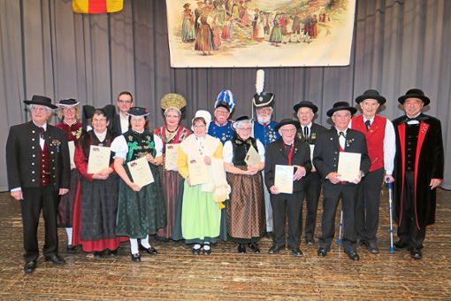 Zahlreiche Mitglieder des Bunds Heimat und Volksleben bekamen Goldene Ehrennadeln verliehen. Foto: Bohnert-Seidel