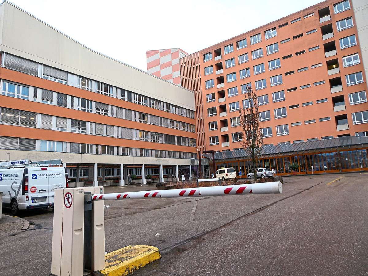 Der jüngste Fall: Bei 43 Patienten und Beschäftigten des Lahrer Klinikums ist das Coronavirus nachgewiesen worden. Daraufhin hat das Krankenhaus, wie berichtet, ein absolutes Besuchsverbot verhängt.