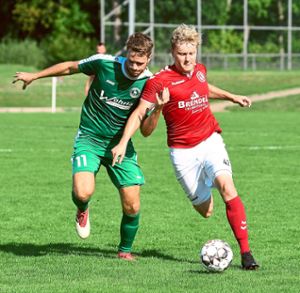 Dank eines Treffers kurz vor Schluss hat der FV Ettenheim (in Rot) mit 2:1 gegen Diersburg gewonnen.Foto: Künstle Foto: Lahrer Zeitung