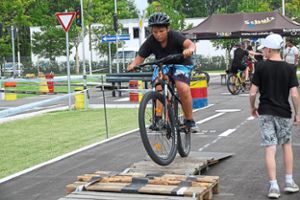Auf dem neuen Verkehrsübungsplatz konnten die Teilnehmer beweisen, wie gut sie ihr Fahrrad beherrschen. Foto: Lahrer Zeitung