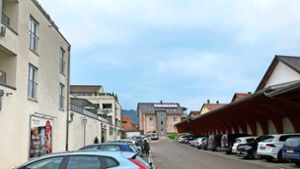 Die Parkplätze rund um das  Neue Ortszentrum in Friesenheim  sind   nahezu  täglich belegt. Einige Räte wünsche sich dort mehr Kontrollen. Foto: Bohnert-Seidel