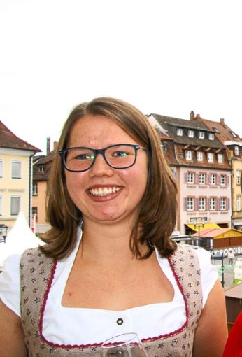 Von klein auf mit der Arbeit im Weinberg vertraut: Die 20-jährige Lisa Bader aus Hugsweier repräsentiert ein Jahr lang die Weinbauregion Breisgau. Foto: Thürling