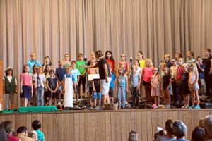 Der Schulchor der Friederike-Brion-Grundschule zeigte sein Können mit umgedichteten Liedern.  Fotos: Lehmann Foto: Lahrer Zeitung