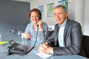 Christine Amann-Vogt und Manfred Himmelsbach bei der Telefonaktion in der LZ-Geschäftsstelle Foto: Schabel Foto: Lahrer Zeitung