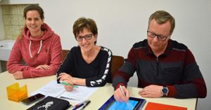 Ansgar Fehrenbacher ist nun wie  Ulrike Quade (Mitte) Vorsitzender, Jasmin Scharnefski ist neue Schriftführerin. Foto: Bohro Foto: Lahrer Zeitung