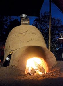 Mithilfe des Römerofens konnte Besuchern am Vicus die erste gebrannte Keramik präsentiert werden. Foto: Baublies Foto: Lahrer Zeitung