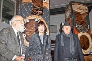 Franz Morat (von links), Marianne Hopf und Thomas Menzel eröffneten die Ausstellung Transparenz und Totem.  Foto: Schnabl Foto: Lahrer Zeitung