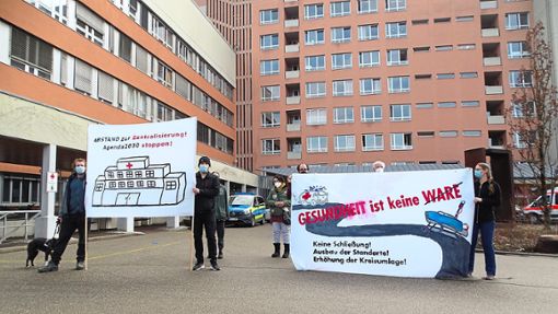 Eine kleine Gruppe forderte     bei einer Demo vor der Lahrer Klinik mehr Wertschätzung für Pflegekräfte.Foto: Fischer Foto: Lahrer Zeitung