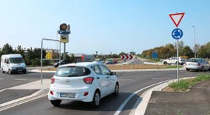Die Zeit der Staus auf dem Autobahnzubringer zwischen den Gewerbegebieten DYN A5 und Orsch­weier-West soll mit dem neuen Kreisverkehr ein Ende haben. Foto: Hiller