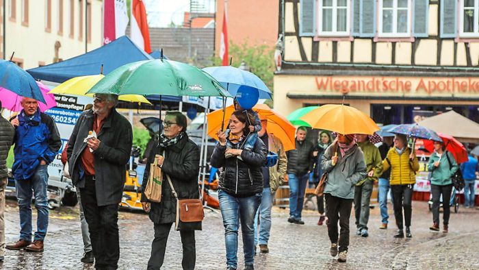 »Drive und Kräuterfest« in Ettenheim: Trotz des Dauerregens kommen Besucher