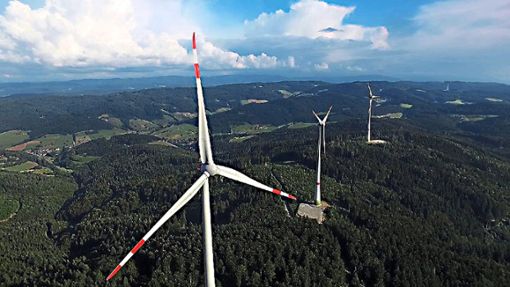 Acht weitere Windräder will die Ökostromgruppe Freiburg in Südbaden bauen. Das Foto zeigt Windkraftanlagen am  Kambacher Eck.  Foto: Archiv Foto: Lahrer Zeitung