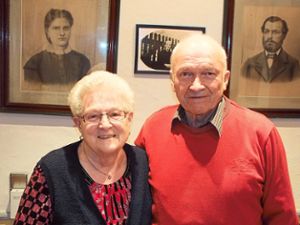 Seit 60 Jahren glücklich verheiratet: Erna und Walter Benz aus Kappel  Foto: Rest