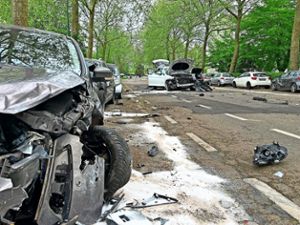 Neun Autos beteiligt: Schwangere Frau   bei Unfall in Lahr schwer verletzt