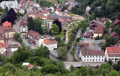Bei der Umgestaltung der Hauptstraße von der Schützenbrücke (im Bild rechts unten) bis zum Friedhof (links oben) ist der erste Bauabschnitt für 2018 eingeplant. Foto: Schwarzwälder Bote