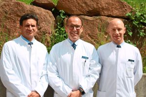 Die drei Neurochirurgen der Praxis für Neurochirurgie am Ortenau-Klinikum in Lahr, Sergiu Gaivas (von links), Christian Smely und Pierre Kluge, sind ab dem 1. Juli auch täglich in Offenburg präsent.  Foto: Ortenau-Klinikum