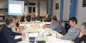 Die Reichenbacher Ortschaftsräte haben gemeinsam mit Bürgermeister Siegfried Scheffold den Haushaltsplan für 2020 diskutiert. Foto: Jehle Foto: Schwarzwälder Bote